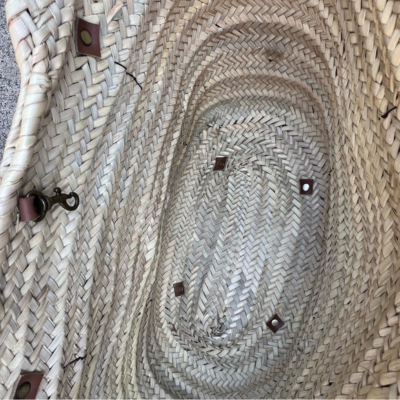 Stylish Tan Woven Tote Bag - Picture 5 of 6